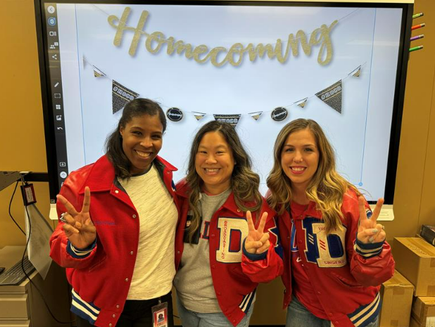 Celebrated Homecoming Day with my fellow @DHS_Vikings alumni!❤️ @joneal_educator and @michchangwright #RedRibbonWeek #TeachingandLearning