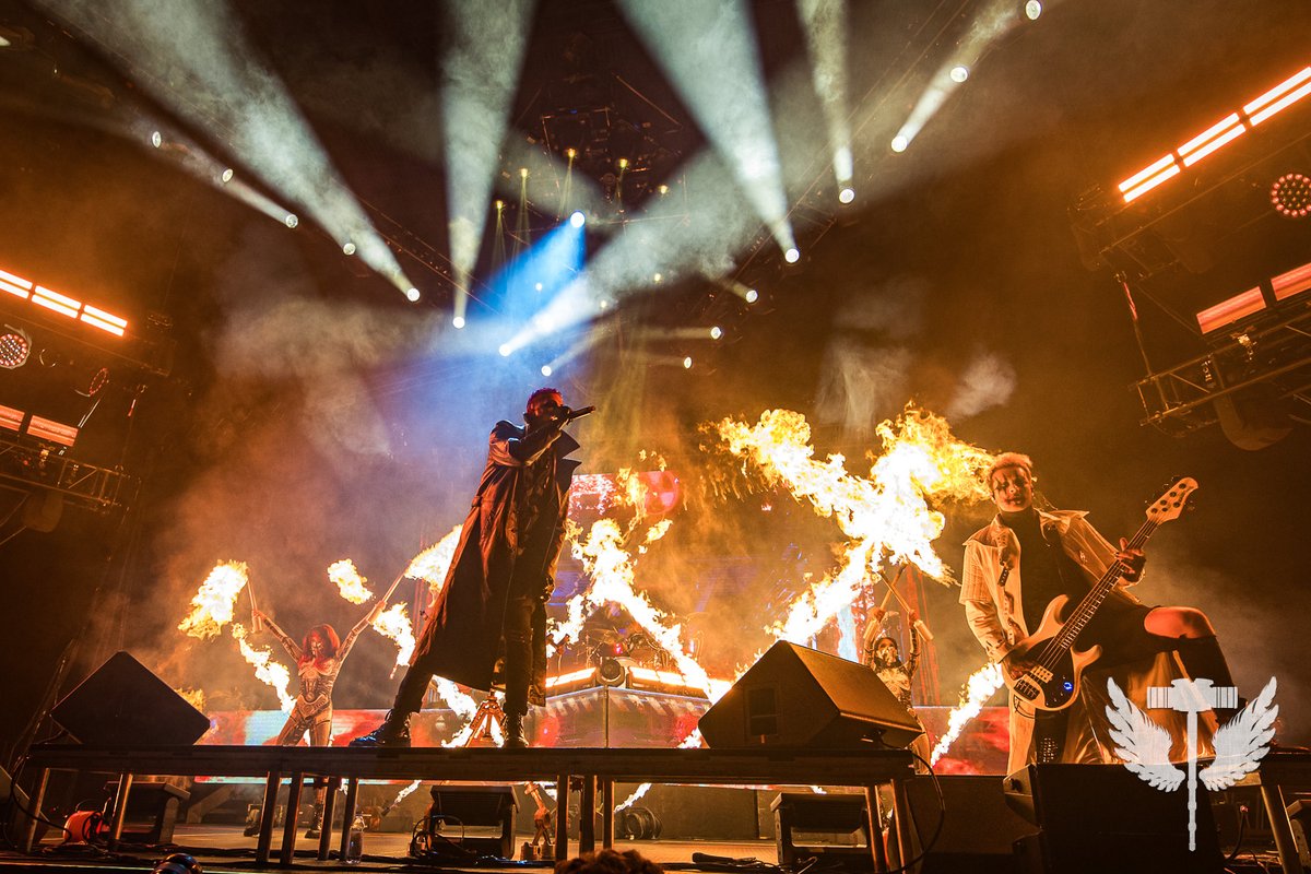 metalhoratio's tweet photo. Experience the electrifying energy of @MIWband at Place Bell, #Montreal! 📸 

My #photos for @Thorium_Mag capture the intense vibes and powerful aesthetics of their performance. An unforgettable night! 🤘🎶 

#MotionlessInWhite #LiveMusic #Metal #ConcertPics #ThoriumMagazine https://t.co/icij5Y6koC
