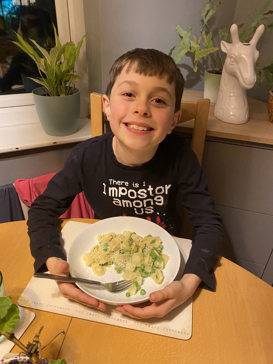 krobs1278's tweet photo. @jamieoliver you’re an inspiration #sweetpeaorecchiette #doubledenim https://t.co/o3SZe0hwS5
