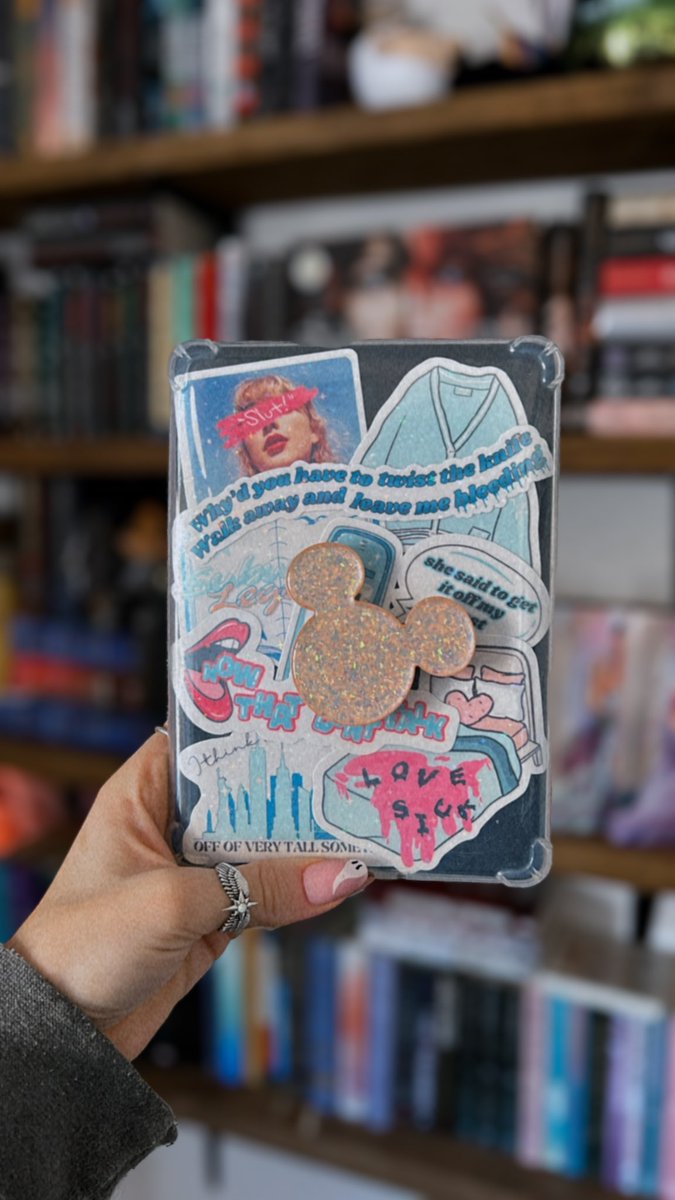 logie_bearr's tweet photo. 1989 tv stickie drop 🩵

https://t.co/Z0SMGHwdoK

#taylornation #1989TaylorsVersion #TaylorsVersion #BookTwitter https://t.co/dZ8L9A3cD1