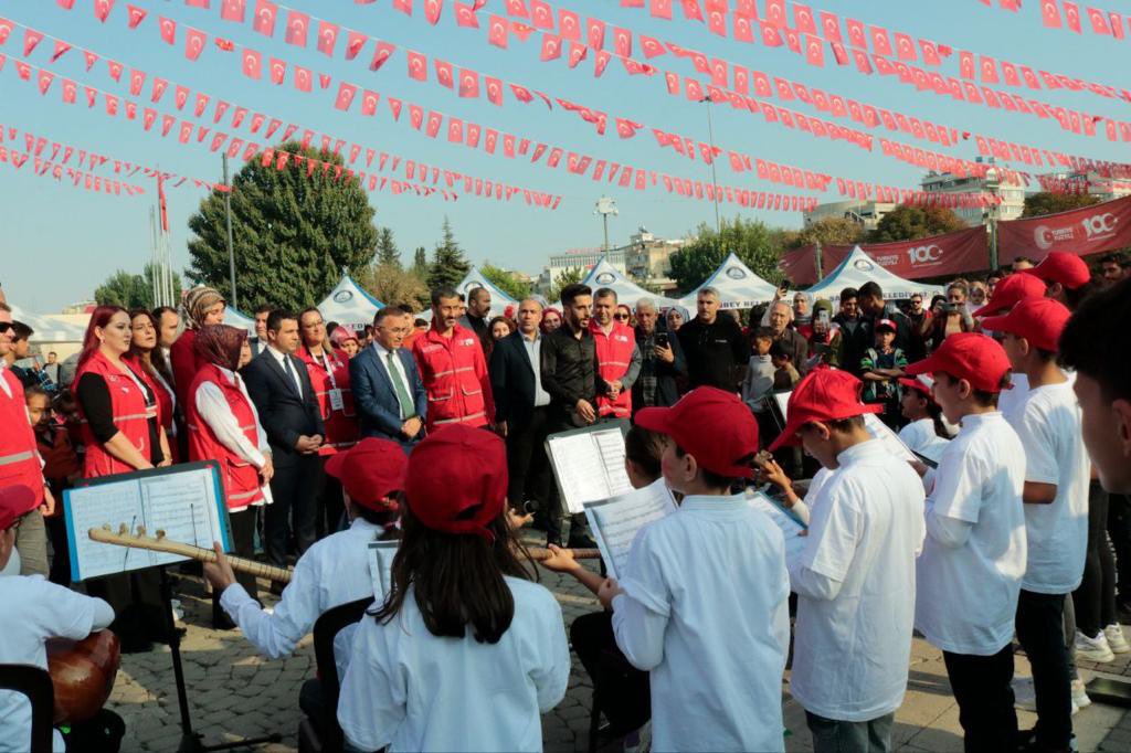 Gönüllülerimiz, Gaziantep'teki depremzedelerle birlikte Kızılay Haftası'nı kutluyor. 🥰