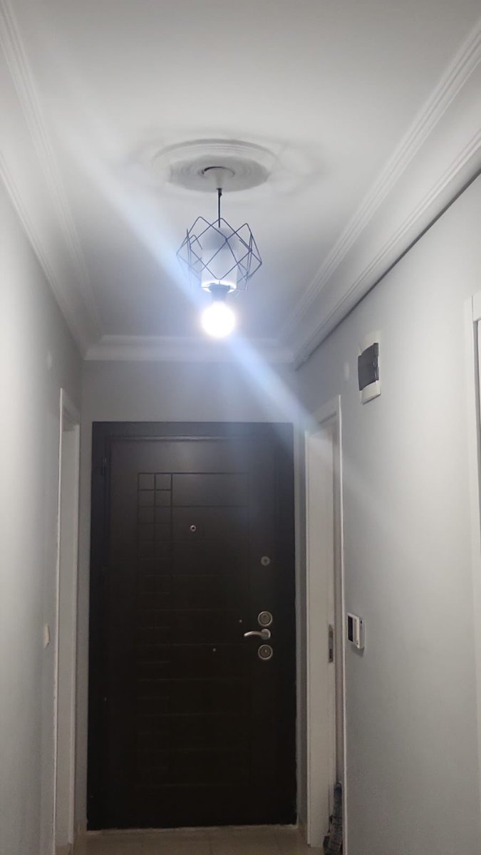 Eve çağırdığım Usta hanımıyla kavga etmiş. <a href="/mimarifacialar/">anonim</a>