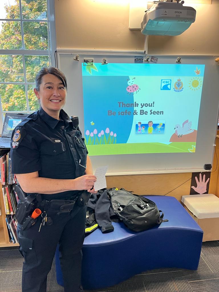 Nice note from an elementary school student to @VancouverPD CREST members who presented Pedestrian Safety info to over 200 students. Members also provided Speedwatch with the assistance of @KOMCPC volunteers. #DriveSafe #EyesOnTheRoad