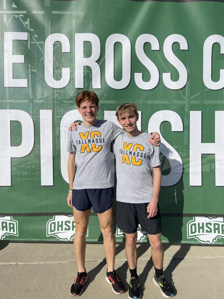 tallmadge_xc's tweet photo. Journey to the State Meet! Police and fire escort led us off to start our trip. Our state qualifiers ran the course, checked into the hotel and our heading to carbo-load soon! Great trip so far! 💙💛 https://t.co/mCAEcS7Tcd