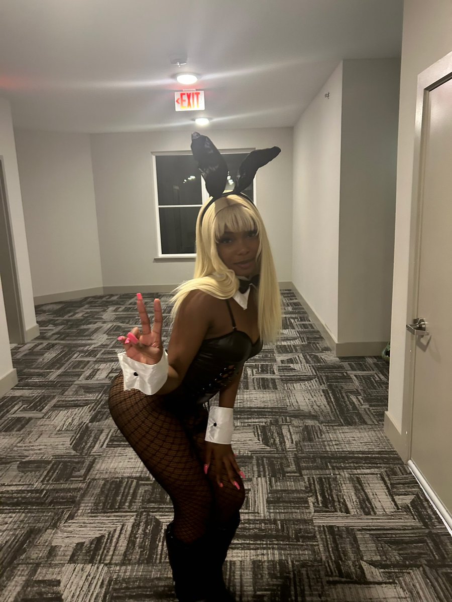 caligirlwinter's tweet photo. Playgirl 🐰 #Halloween #love #Folllow #Dallas #dfw #Texas https://t.co/EwvWguxGTw