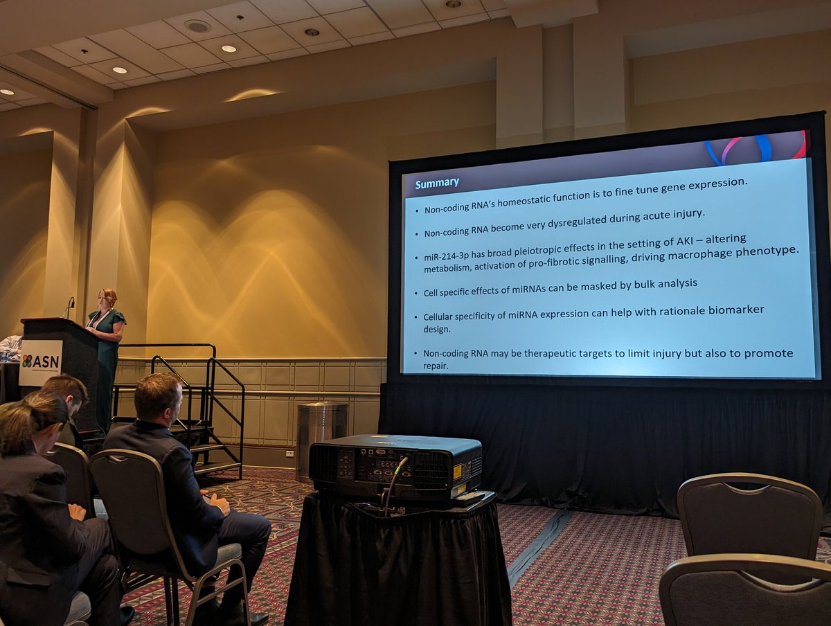 Fantastic talk from @dr_denby on non-coding RNA in kidney disease, and their use as potential biomarkers and therapeutic targets #KidneyWk