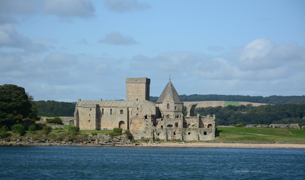 CJMorrison65's tweet photo. Inchcolm Abbey, Firth of Forth.

#scotland #historicscotland #scottishhistory #churches #churchesandcastles #inchcolm #firthofforth https://t.co/4GwRLwoRgL