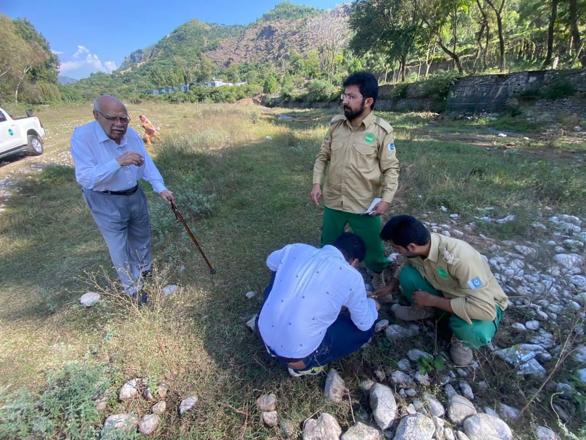 WildlifeBoard's tweet photo. Research &amp; Planning Dep  along with Community &amp; Relation Dep exploring soil biodiversity &amp; macro invertebrates in Margallah Hills National Park under the supervision of Prof. Z. B. Mirza, Chair Scientific Committee IWMB. https://t.co/dWHh2wL87c
