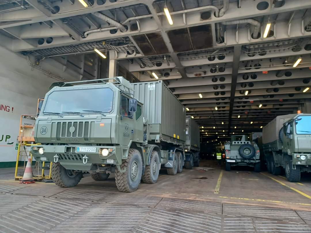 FUTER_ET's tweet photo. La #BRILAT participa en el ejercicio #StrongCohesion. El #EjércitodeTierra contribuye a la Disuasión y Defensa de la zona Euroatlántica de la #NATO. Primer reto, la proyección de vehículos al puerto de Koper en Eslovenia. Siguiente parada, Eslovaquia.
#SomostuEjército
#WeAreNATO https://t.co/4OHzTnDthY