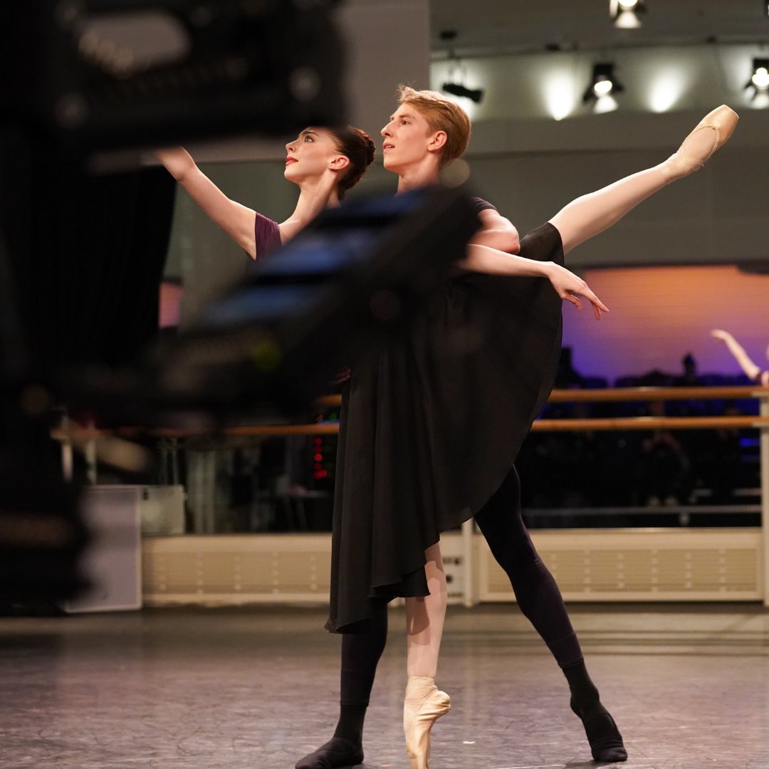 RoyalBalletSch's tweet image. 🩰 We were delighted to be involved in #WorldBalletDay 🩰

If you missed our Pre-professional Year students in a rehearsal of Frederick Ashton’s Rhapsody, find out more about it and where you can view it here: royalballetschool.org.uk/2023/11/03/cel…