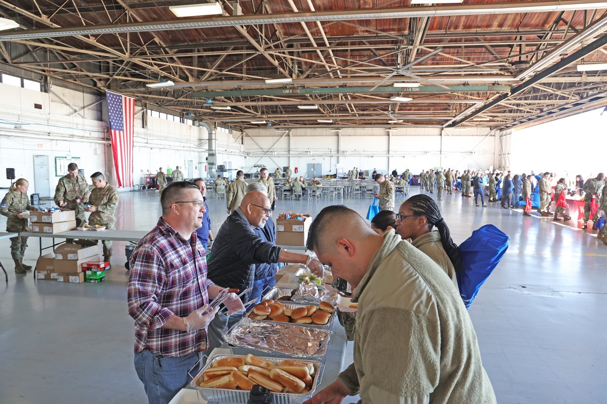SumterCountyGov's tweet photo. Another great Sumter Chamber Military Appreciation Picnic today at @20FighterWing to show our airmen and soldiers our appreciation for what they do for our community and country #SumterSC #SumterCountySC https://t.co/oyJfpd2p00