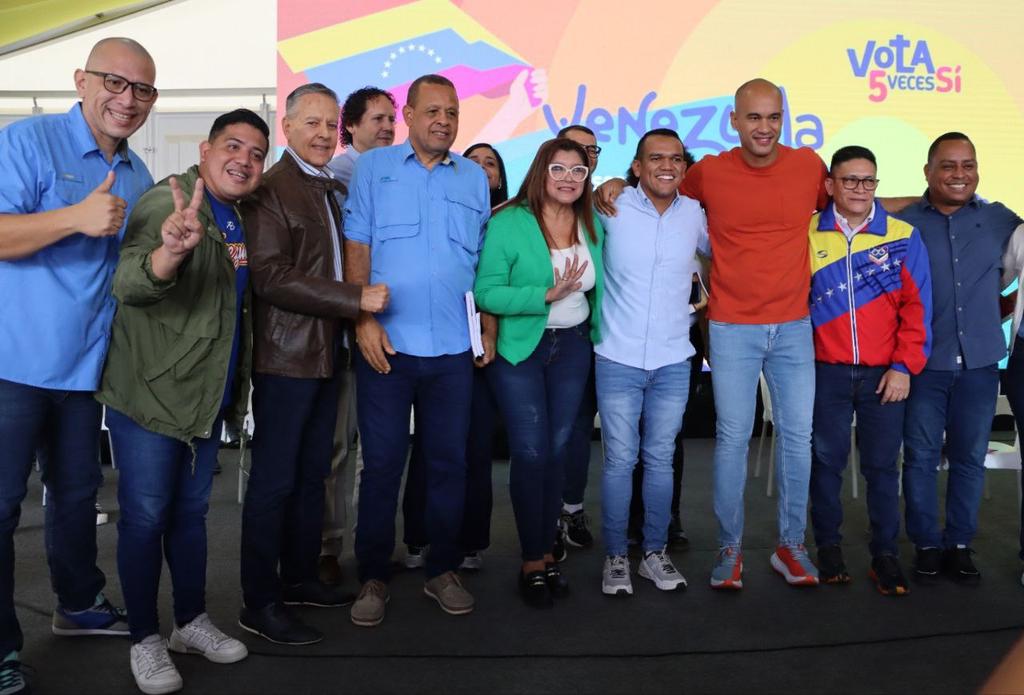En #Miranda quedó instalado el comando de campaña Venezuela TODA, para el referéndum en defensa del Esequibo. Un compromiso que asuminos junto al Gobernador @HectoRodriguez y en unión con el pueblo votaremos 5 veces SÍ, el próximo 3 de diciembre ¡Vamos!  #VenezuelaÍntegra