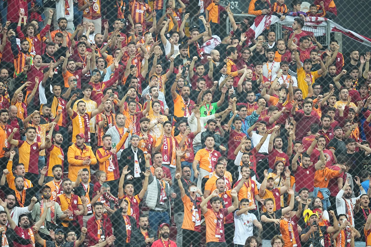 🦁 İyi Geceler #Galatasaray Ailesi 🌃

#GSvKAS