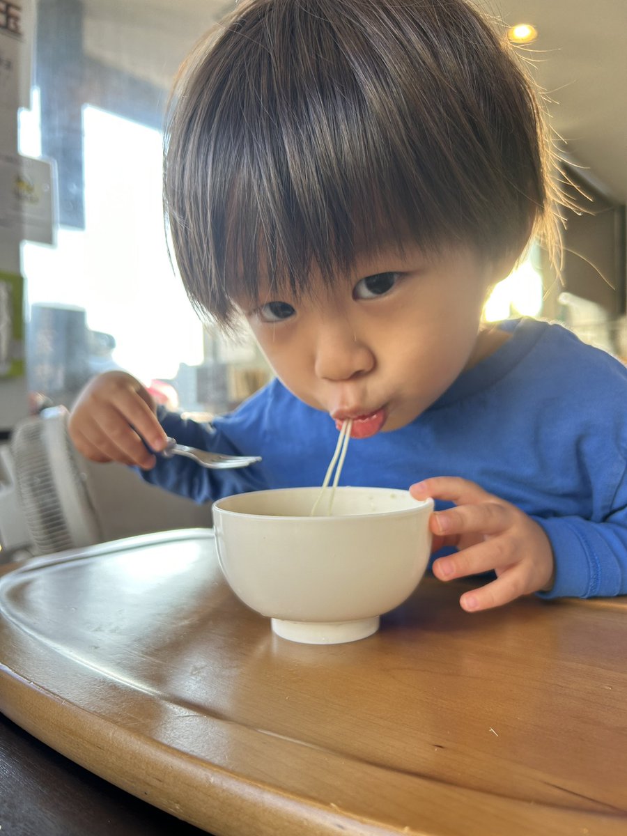 satoru1405's tweet photo. 長かった海外出張
久しぶりに息子と朝ラー　
帰りの車で
「ちゅるちゅるおいしいかった、また行こうね」と息子
メダカにご飯もあげれてよかった
有難う御座いました！ https://t.co/l095lY58PZ