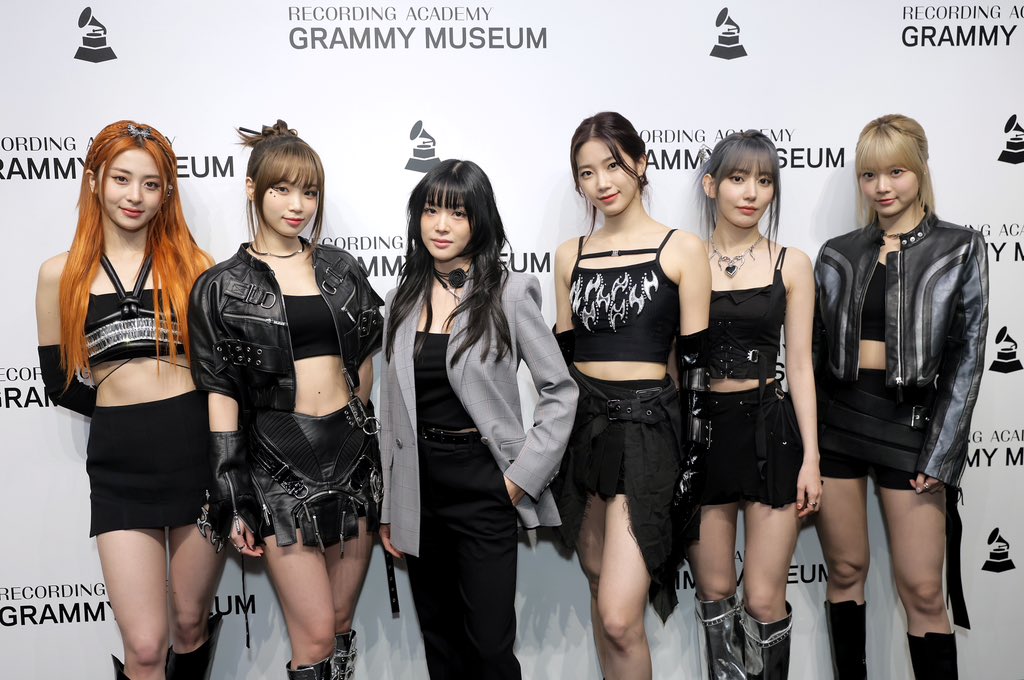 GRAMMY Museum (@grammymuseum) on Twitter photo We're a mess but still feeling the best after having @LE_SSERAFIM at the #GRAMMYMuseum for their first performance in the US! π
In a conversation moderated by <a href="/emilyghoul1/">Emily Ghoul (Emily Mei)</a>, the group discussed their career and latest music, and also delivered an unforgettable performance. We're a mess but still feeling the best after having @LE_SSERAFIM at the #GRAMMYMuseum for their first performance in the US! π
In a conversation moderated by <a href="/emilyghoul1/">Emily Ghoul (Emily Mei)</a>, the group discussed their career and latest music, and also delivered an unforgettable performance.