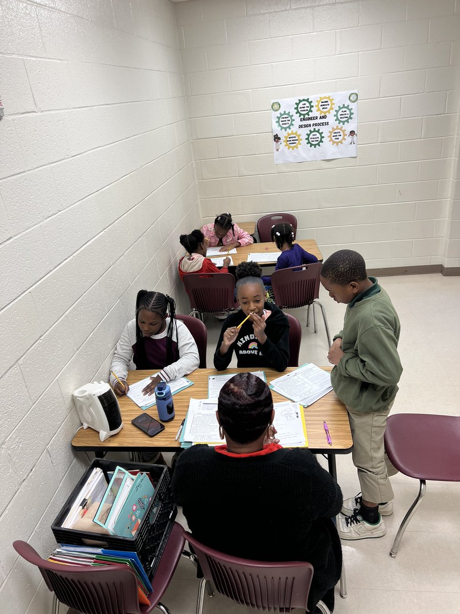 Student Driven Instruction in 4th Grade ELA @APSBoydES Ms. Mulholland’s classroom. When the teacher and para connect to deliver intentional, content based instruction! 🙌🏽 @BoydPrincipalK <a href="/AP_Fagan/">Jahmal Fagan M.Ed</a> @DrSpurley <a href="/WeemsYolanda/">Yolanda Weems</a>