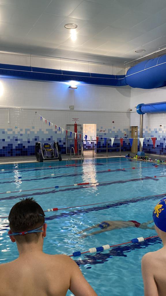 Amazing to have <a href="/thecgf/">Commonwealth Sport</a> swimmer Kyle Booth come and work with some of the Age Group and Dragons squads tonight. Inspiring the next generation of @CardiffSwimClub swimmers!