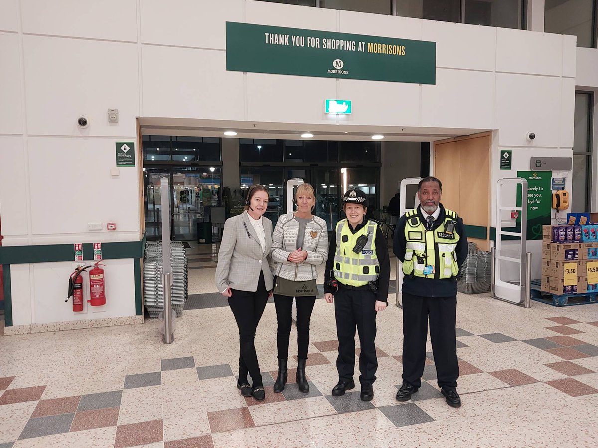 PSOSNWEdinburgh's tweet photo. Officers have been engaging with staff from Morrisons and Tesco tonight, supporting them around the reporting of #AntisocialBehaviour and assisting in keeping thier customers and staff safe. These visits form part of our #OpCrackle work over #BonfireWeekend #KeepingPeopleSafe https://t.co/MKGkdii0rp