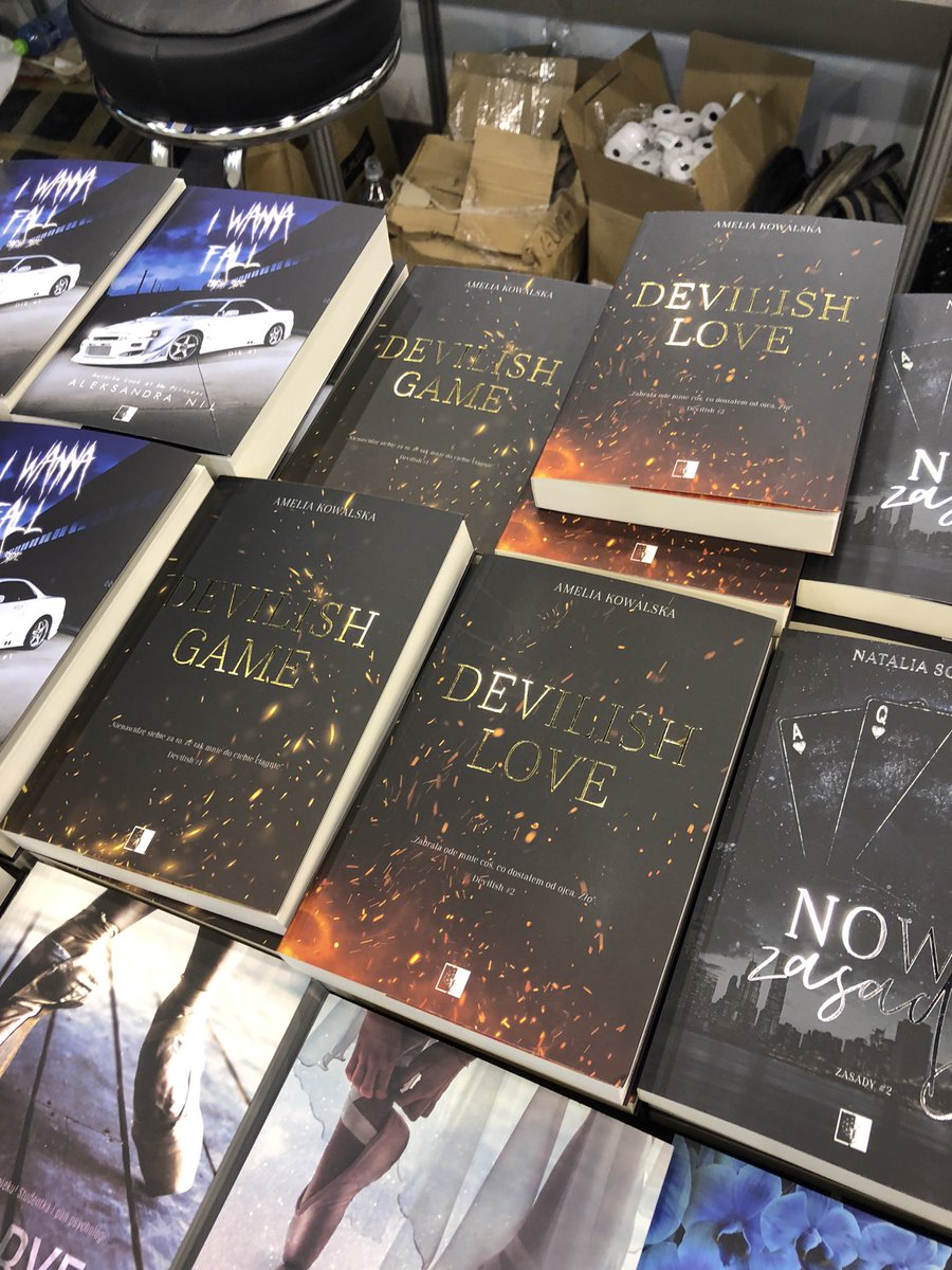 buj4czka's tweet photo. diabelska gra i milosc skradly moje serducho i zobavzvie jak pieknie sie prezentuja!! #devilishgame #devilishlove @ameliaautorka https://t.co/nwCvomr619