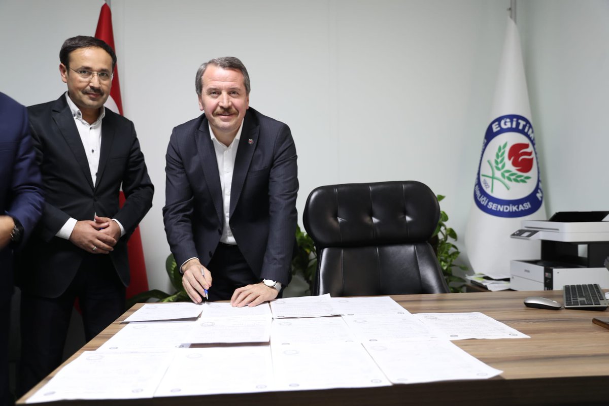 Ali YALÇIN (@_aliyalcin_) on Twitter photo Memur-Sen Kahramanmaraş İl Temsilciliğimizi ve Eğitim-Bir-Sen Şubelerimizi ziyaret ettik.
Depremin yaralarını sarmak için fedakarlığı esirgemeyen, dayanışmayı öne çıkaran ve herkesin adresi haline gelen teşkilatlarımız umudu artırıyor.
Memur-Sen İl Temsilcimiz Mehmet Çetin’in Memur-Sen Kahramanmaraş İl Temsilciliğimizi ve Eğitim-Bir-Sen Şubelerimizi ziyaret ettik.
Depremin yaralarını sarmak için fedakarlığı esirgemeyen, dayanışmayı öne çıkaran ve herkesin adresi haline gelen teşkilatlarımız umudu artırıyor.
Memur-Sen İl Temsilcimiz Mehmet Çetin’in