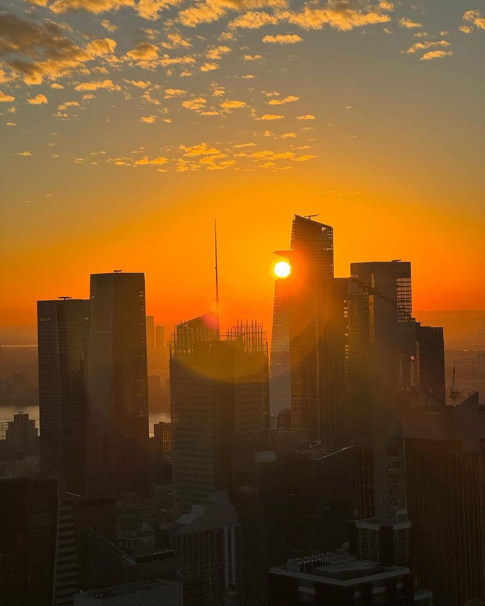 Painting at New York's sky📸<a href="/CelestinAustin/">Austin Celestin</a>