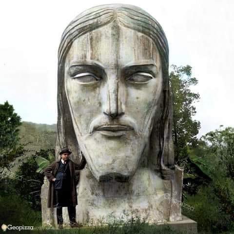 FotosDeFatos's tweet photo. A cabeça do Cristo Redentor antes de se juntar ao corpo, São Gonçalo, RJ, 1931. ©GeoPizza https://t.co/31PZl1niyl