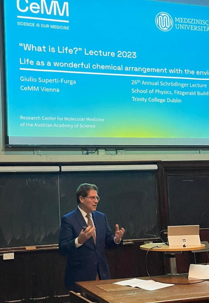 Great honour and fun to give the annual #whatislife Schrödinger Lecture @tcddublin in the very lecture hall, hosted by @laoneill111 Andrew Bowie and the Austrian Ambassador -thank you