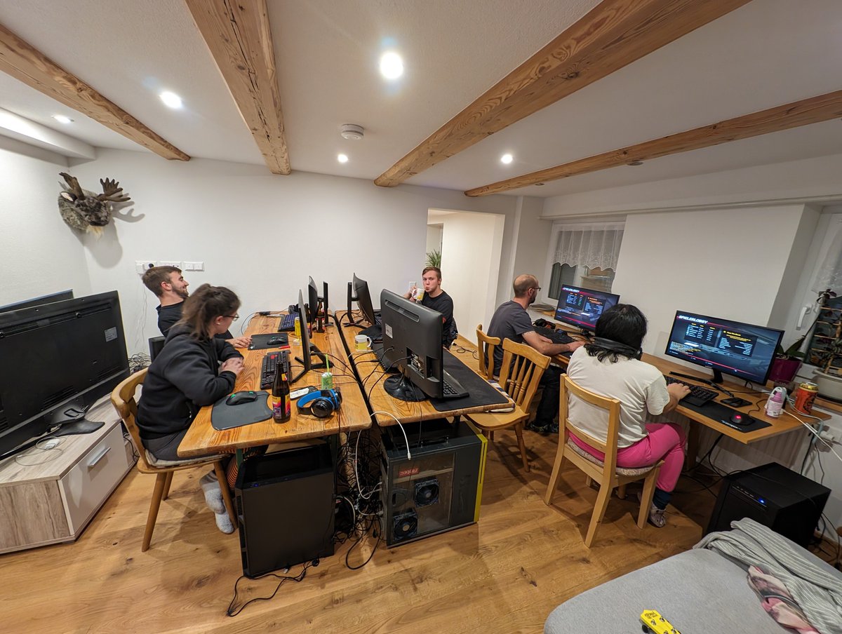 <a href="/VeteranGamersCo/">Veteran Gamers Collective</a> south Germany faction haz a lan too <a href="/anja/">Anja Merret 🇺🇦🇺🇦</a>
