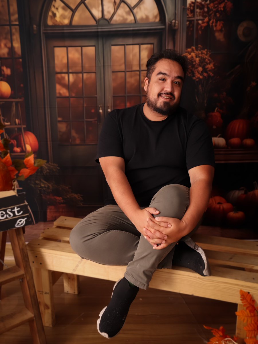 charromty's tweet photo. Terminando nuestra temporada #FallPumpkinPatch… si me ven cara de bien cansado si es verdad…. Ya vieron al guapo asistente? https://t.co/40u2QODnAr