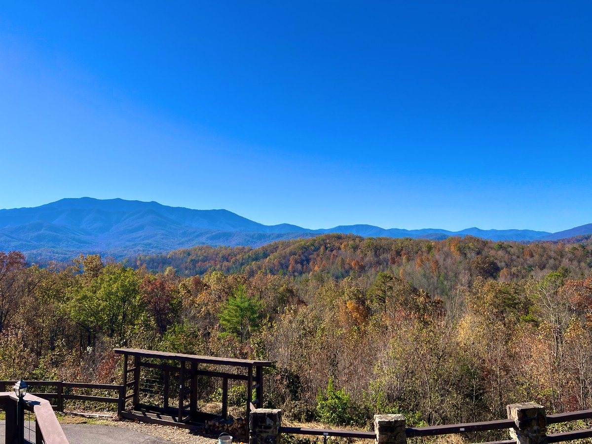 ItsBlarg's tweet photo. This would be such a good spot for a Walmart https://t.co/VWPglgYnFK