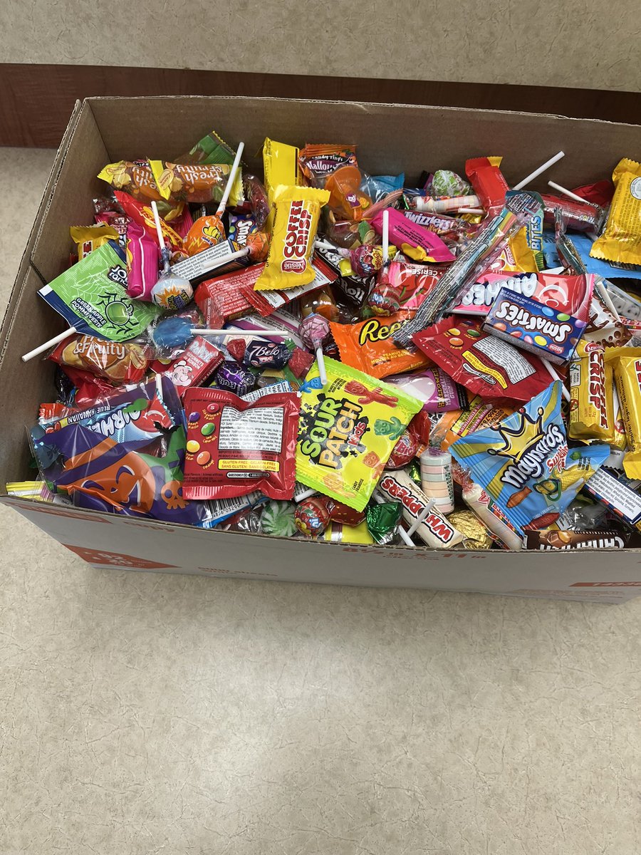 A friendly reminder that Monday November 6th is the last day to bring in Halloween candy for Dr. Simone’s charity, Canadian Food for Drive.