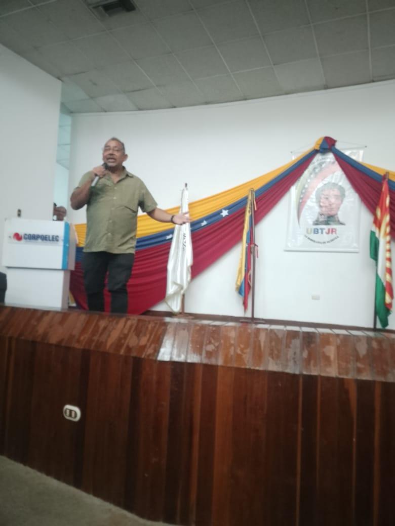 ElPatriotaCRP's tweet photo. Vicerector de la UBTJR En el primer acto de grado de grado en el estado Lara y VI cohorte de nuestra #UBTJR. #ElEsequiboNoEsColonia @navarrong @keiverkevin @ErikaUribarri @gatojulioce
@ijauregui2005 @UBTJR_NACI @profesorwil
@MPPEDUCACION @Mincyt_VE
@betzaidam906 @manuel13666 https://t.co/TZOgbVSbXN