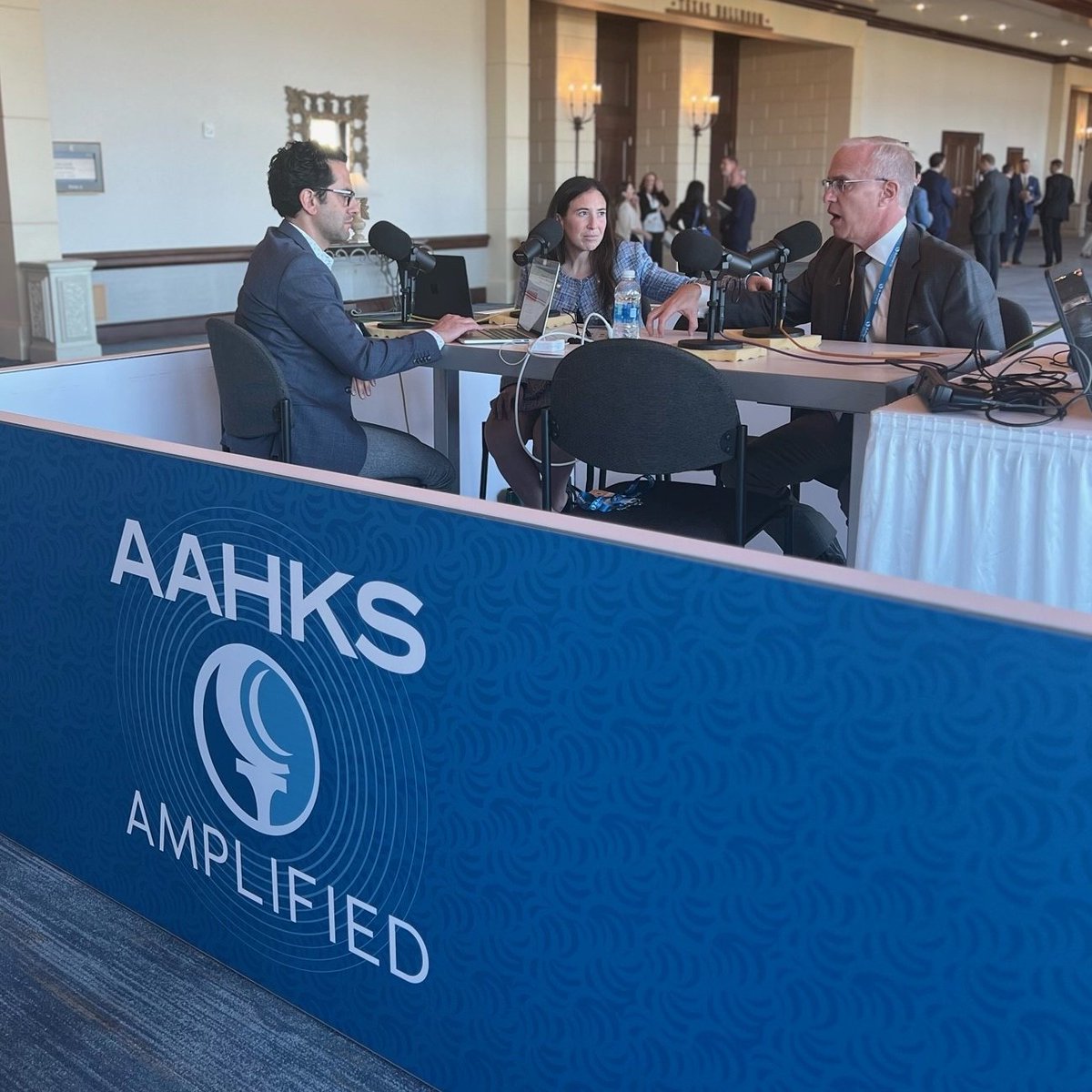 YAG Chair Jesse Wolfstadt and Vice Chair @JennaBernstein7 interviewing AAOS President @KevinBozic for The Augment at #AAHKS2023