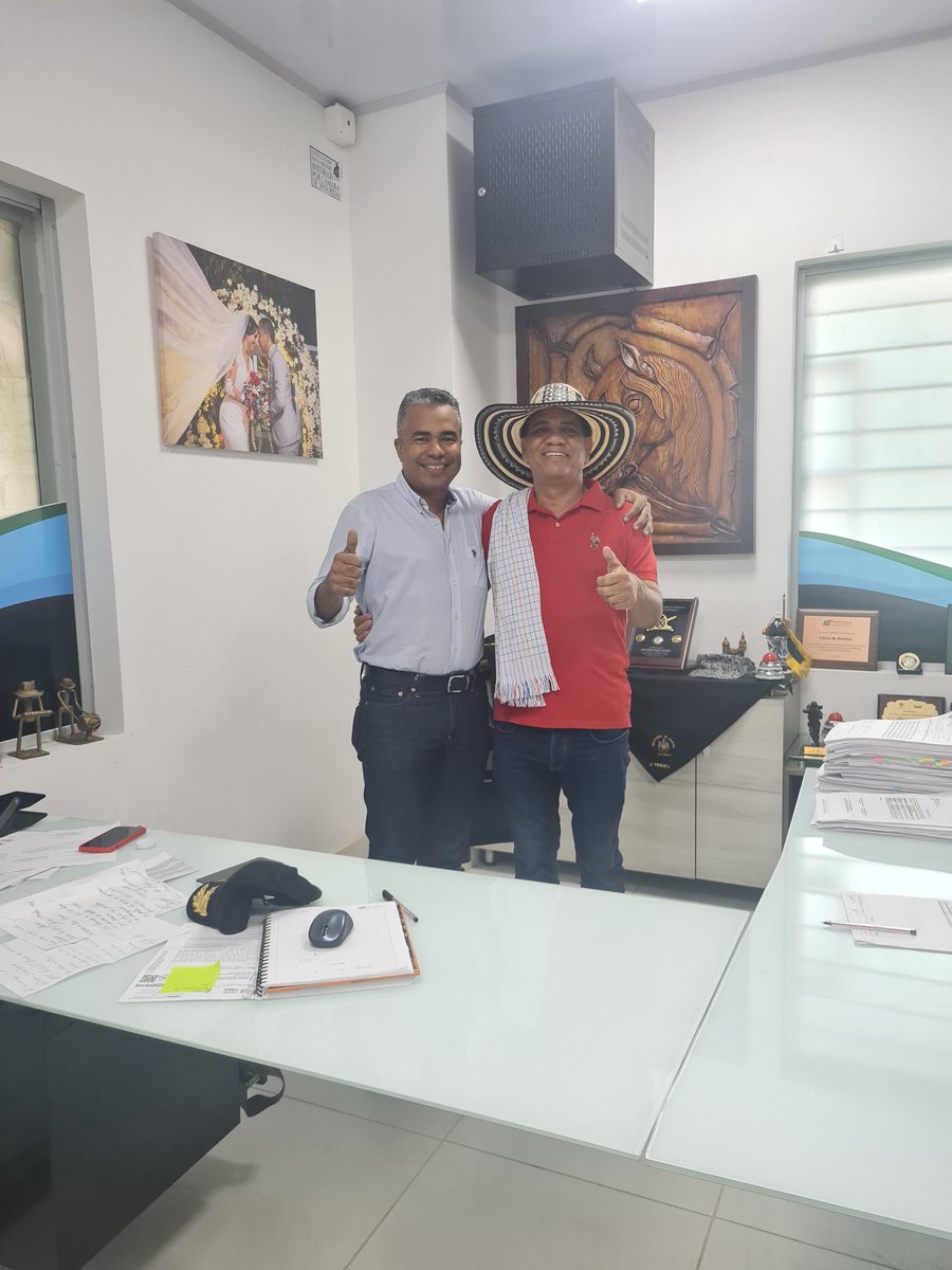 JairoToquica's tweet photo. Recibo la visita d @JoseEliasMunozP Muñoz Perez  Alcalde electo 2024 - 2027 continúa el desarrollo y progreso para nuestro municipio, continúa la gestión y el buen relacionamiento con el gobierno nacional y departamental, continúa el relacionamiento con los sectores productivos https://t.co/cjAMWrJ6zz