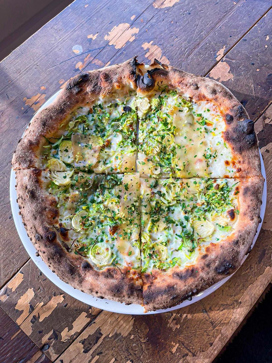 Turn over a new leaf with our Pizza of the Moment 🍃 the Brussels Sprout Pizza! Prepared with a béchamel base, mozzarella, shaved sprouts, crunchy lemon gremolata, draped with thinly shaved lardo 🍋🍕 Available for a limited time at Pastaria.