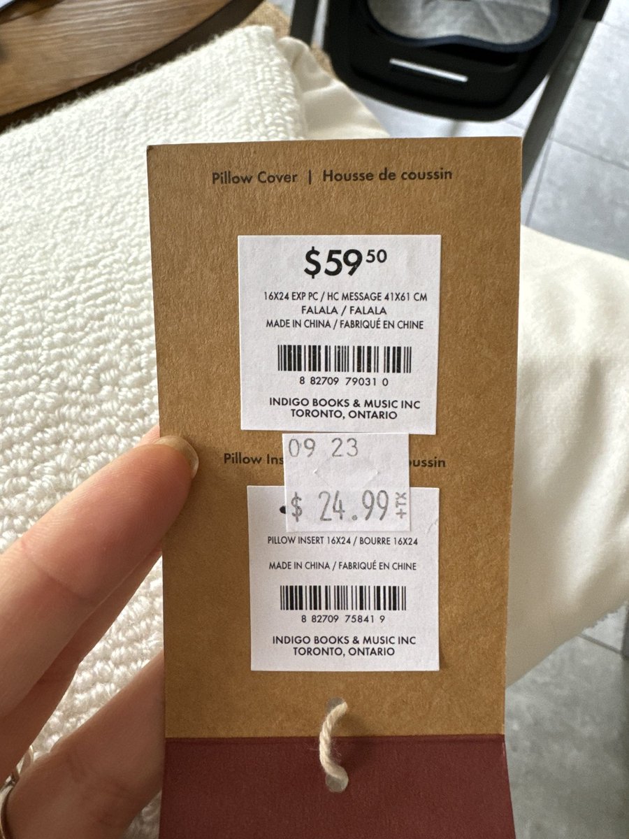 TheOneChristo's tweet photo. @chaptersindigo imagine my surprise when my wife comes home and tells me that, despite the hand ticketed price, she was forced to pay $59.50.

The staff was less than stellar in arguing that it was for a different product. 

What’s it doing on the tag!? https://t.co/q4tMxhATOV