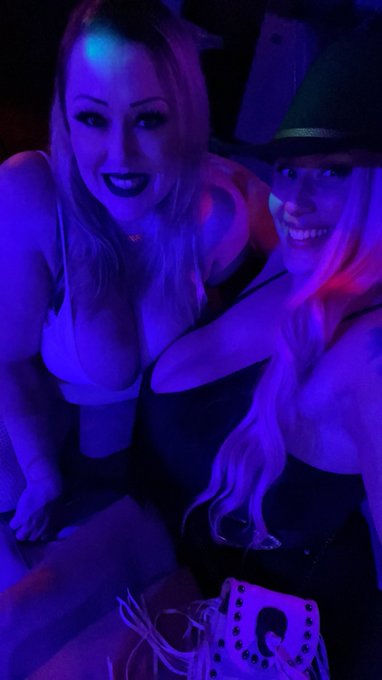 Happy Friday everyone! @AngelDeLuca &amp; me from the @bbwstripnight  #cowgirl #brideofchucky  If you didn&rsquo;t<a class="tags" href="/tag/angeldeluca">@angeldeluca</a><a href="/tag/cowgirl"class="tags"><span>#cowgirl</span></a><a href="/tag/brideofchucky"class="tags"><span>#brideofchucky</span></a>