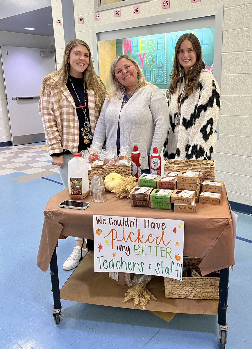 Thank you to the fabulous Social Committee @WoodholmeES for delivering sweet fall treats today!