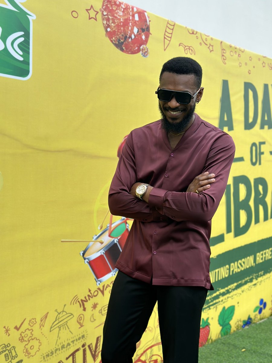 adekunleolopade's tweet photo. Everyone is eating out tonight. But the real question is who’s eating you out tonight?
TGIF guys ✌🏾 https://t.co/3TSIlve2fs