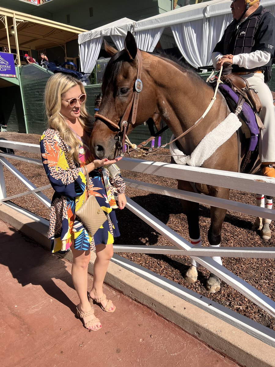 RacingRachelM's tweet photo. I’m just here for the drinks and the horses @BreedersCup #ElChappo https://t.co/XaTP1iDUNr