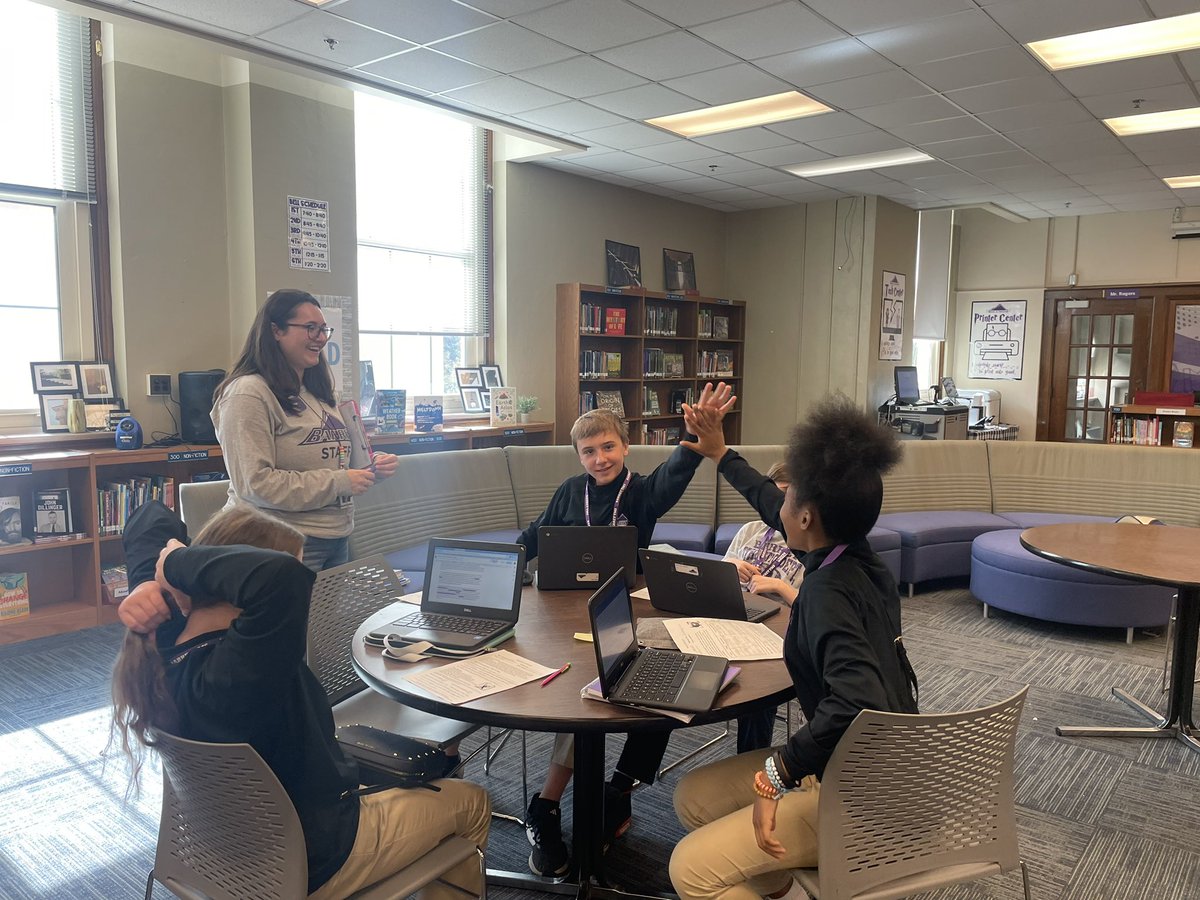 RaechelMinor's tweet photo. Look 👀 at the collaboration between @BarretReads and Ms Mitchell’s 7th grade SS classes! Literacy circles and @CTLonline ALM strategies all around. Good things are happening on #TheHill @barretjcps @AmyStrite @meglilly https://t.co/SMG3LmittT