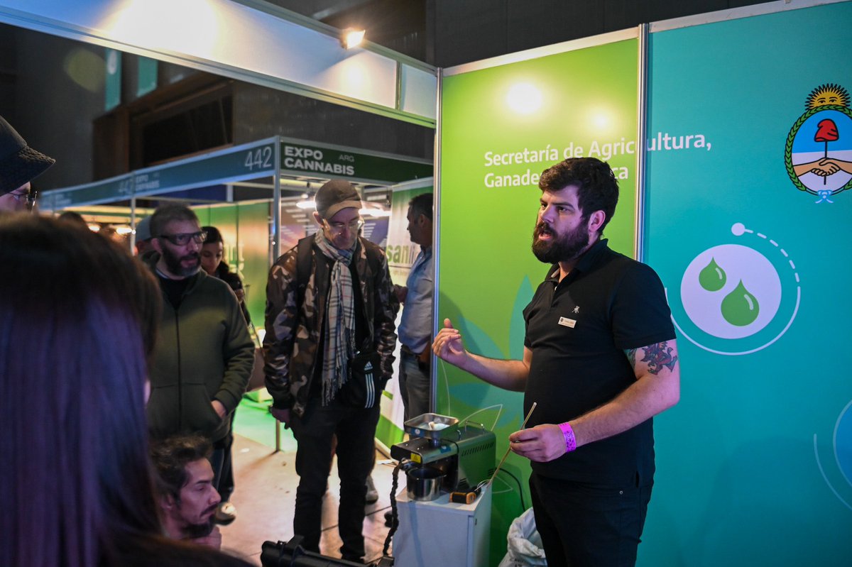 JuanjoBahillo's tweet photo. 📍Predio Ferial La Rural, Buenos Aires 

Participé de la 4ta edición de @expocannabisarg junto a @jmfernandeza, @SilvanaBabbitt y @gabigimenezar en el evento sobre cannabis más grande de Latinoamérica. https://t.co/ERP3zQ6juY