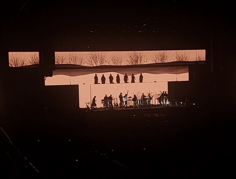 Man ļoti patika lielais <a href="/astronout_lv/">Astro'n'out</a> koncerts. Un piepildītajai Arēnai arī. Paldies par gaismām, projekcijām, viesiem, šovu, mūziku un dziesmām!