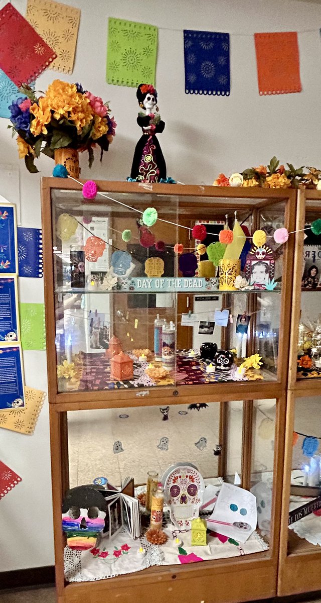 hawthornehawks's tweet photo. Hawthorne’s ofrenda to celebrate Dia De Los Muertos! @JCPSKY @BloomHawthorne @jmarie2011 @JCPSlatino https://t.co/Q6B5wnt5OY