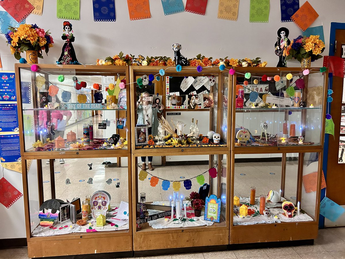 hawthornehawks's tweet photo. Hawthorne’s ofrenda to celebrate Dia De Los Muertos! @JCPSKY @BloomHawthorne @jmarie2011 @JCPSlatino https://t.co/Q6B5wnt5OY