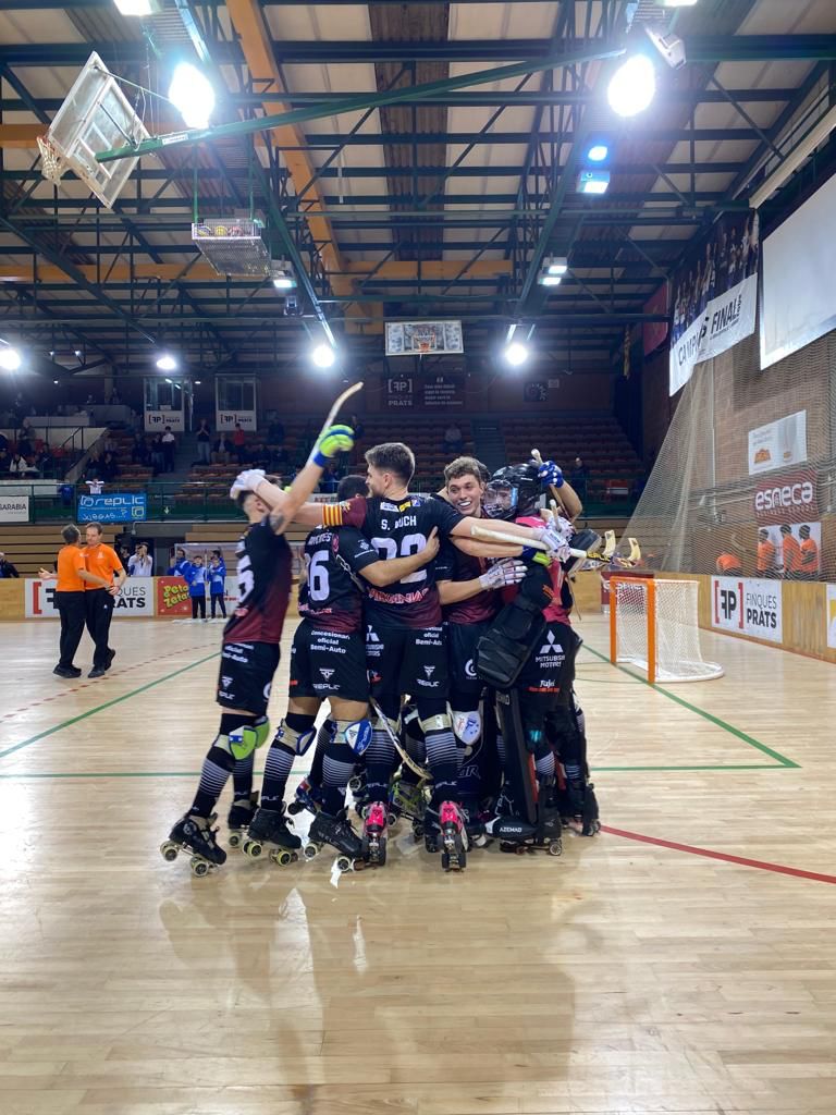 L'alegria del <a href="/LleidaLlista/">Pons.Lleida</a> després de l'empat a 1 contra el Porto en la primera jornada de la Champions. Demà toca el Coutras francès
📸 <a href="/PCortijo13/">PauCortijo13</a> <a href="/jauuummmeee_/">Jaume ( he visto y tocado a Dua lipa)</a>