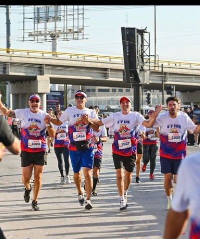 adrimtz3's tweet photo. Gran Carrera @ChilchotaMx de estos Cracks @borgetti58 , @OribePeralta , @JimenezLorito ,la banda se mantiene en forma. https://t.co/nAPagBLENf