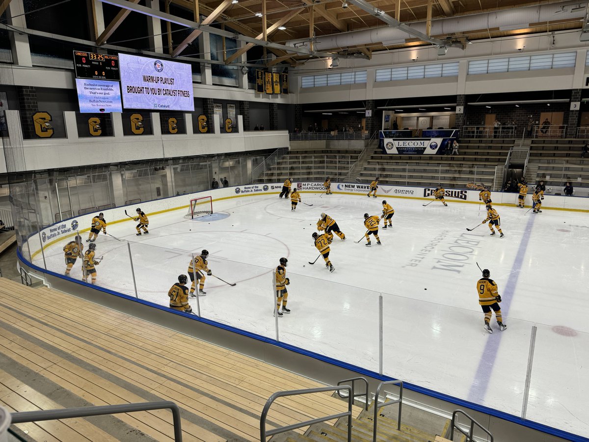 Burgmania's tweet photo. I’M BACK, BABY! #PAGameDay #GoTheGriffs https://t.co/kB1vi2PNNa