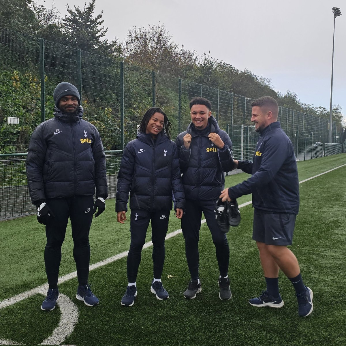 RyanAHall's tweet photo. 𝐋𝐢𝐯𝐞. 𝐋a𝐮g𝐡t𝐞r. 𝙇𝙀𝙂𝘼𝘾𝙔. ⚽ https://t.co/8fHkWZjNIe
