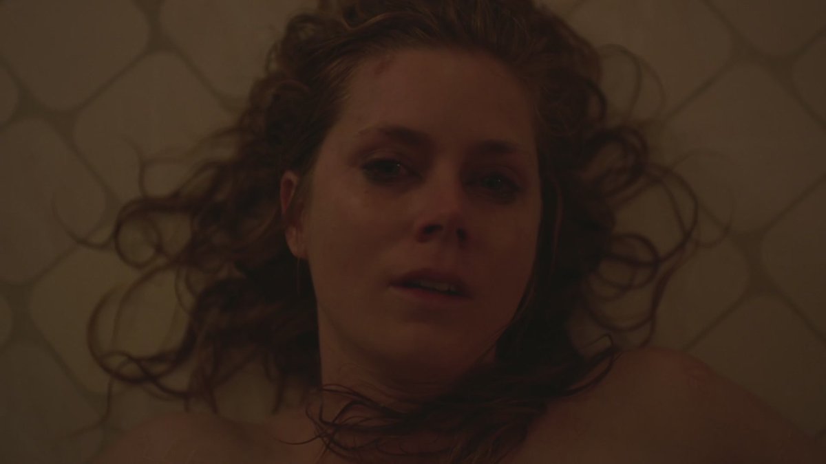 oxentepipoca's tweet image. Amy Adams como Camille Preaker em 'Sharp Objects', minissérie da HBO indicada ao Emmy.